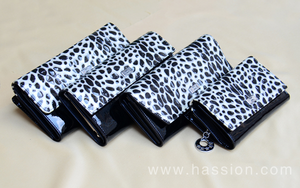 classic leopard leather <a href='/product/' class='keys' title='Click to check the relevant information of wallet' target='_blank'>wallet</a>
